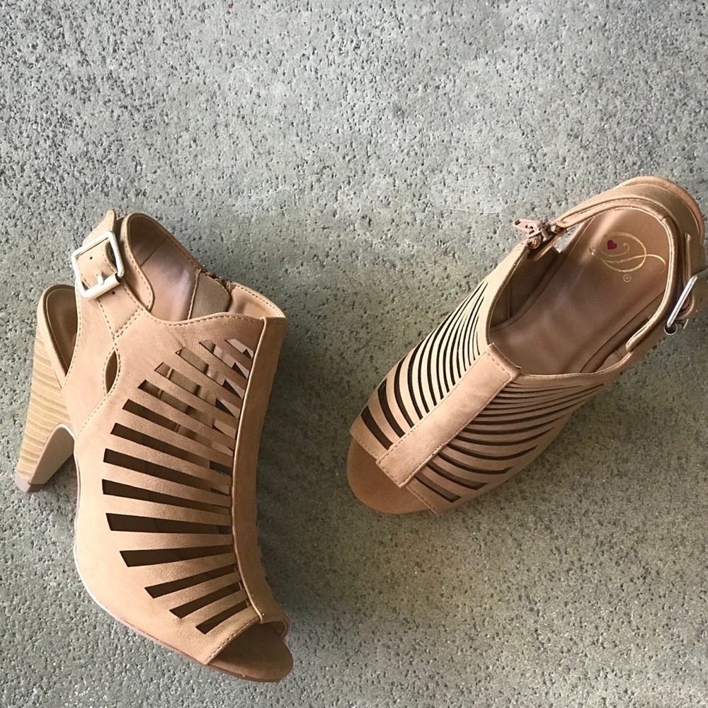 Delicious Tan Caged Strappy Peep Toe Stacked Heel - Picture 2 of 8